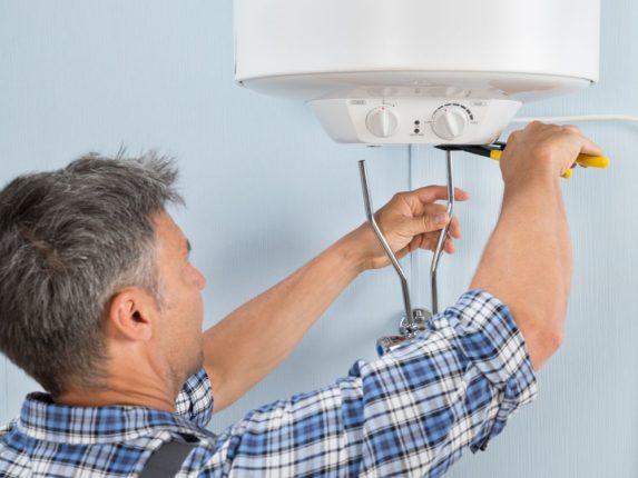 Réparation du chauffage central : interventions sur les vannes, les pompes et les radiateurs