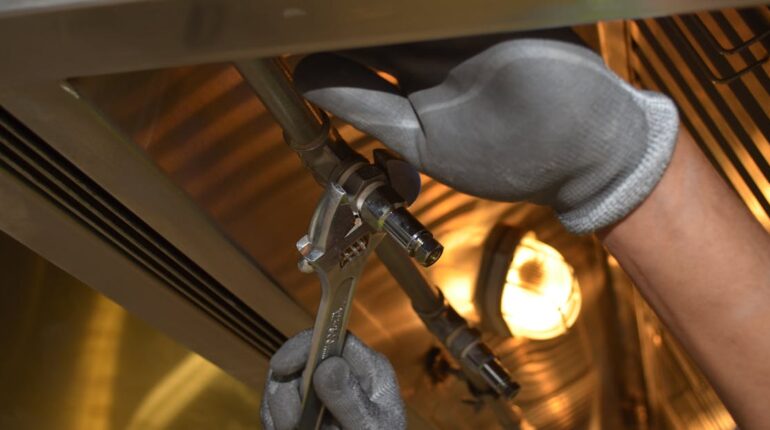 découvrez les outils essentiels pour plombiers indispensables à chaque intervention, alliant efficacité et qualité pour des travaux réussis.