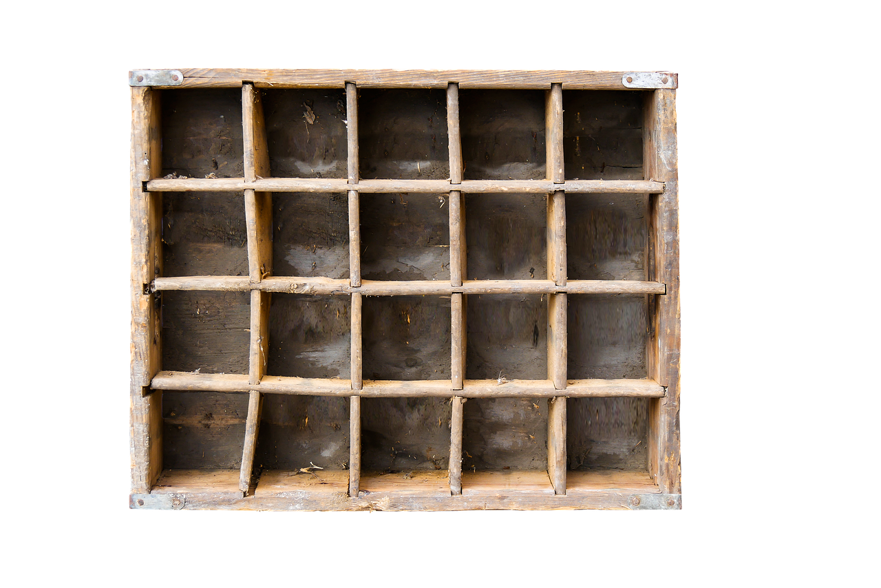 étagère coulissante pratique pour un rangement optimisé et un accès facile à vos objets.