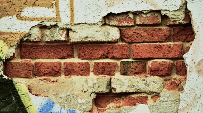 découvrez nos services experts de rénovation de murs en pierre pour redonner vie et authenticité à vos espaces.