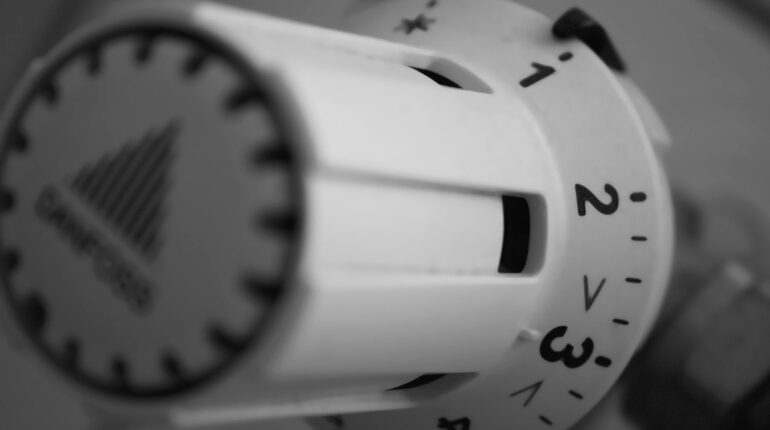 apprenez à ajuster la température de votre chauffe-eau pour optimiser votre confort et économiser de l'énergie en toute sécurité.