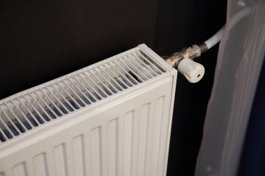 Comment nettoyer les filtres à tamis et contrôler la pression du circuit d'eau PAC